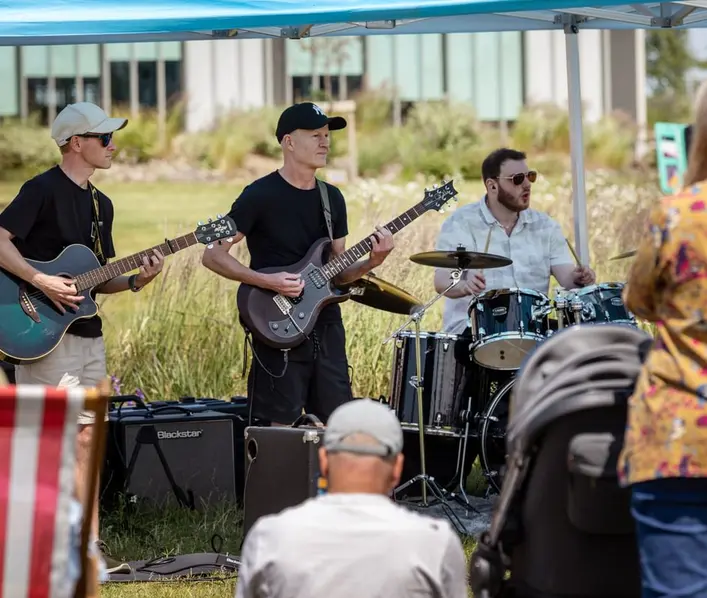 Weald Thing playing music 